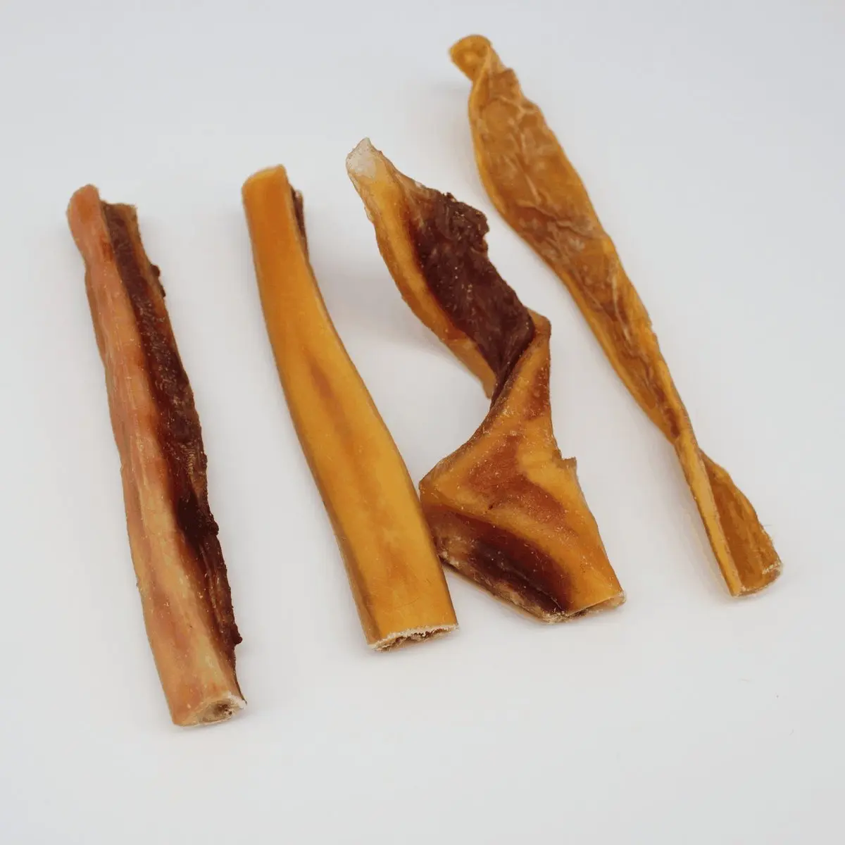 Rinder-Kopfhaut Sticks goldgelb ca. 15-17 cm – für Hunde mit Rind, natureDOGproducts