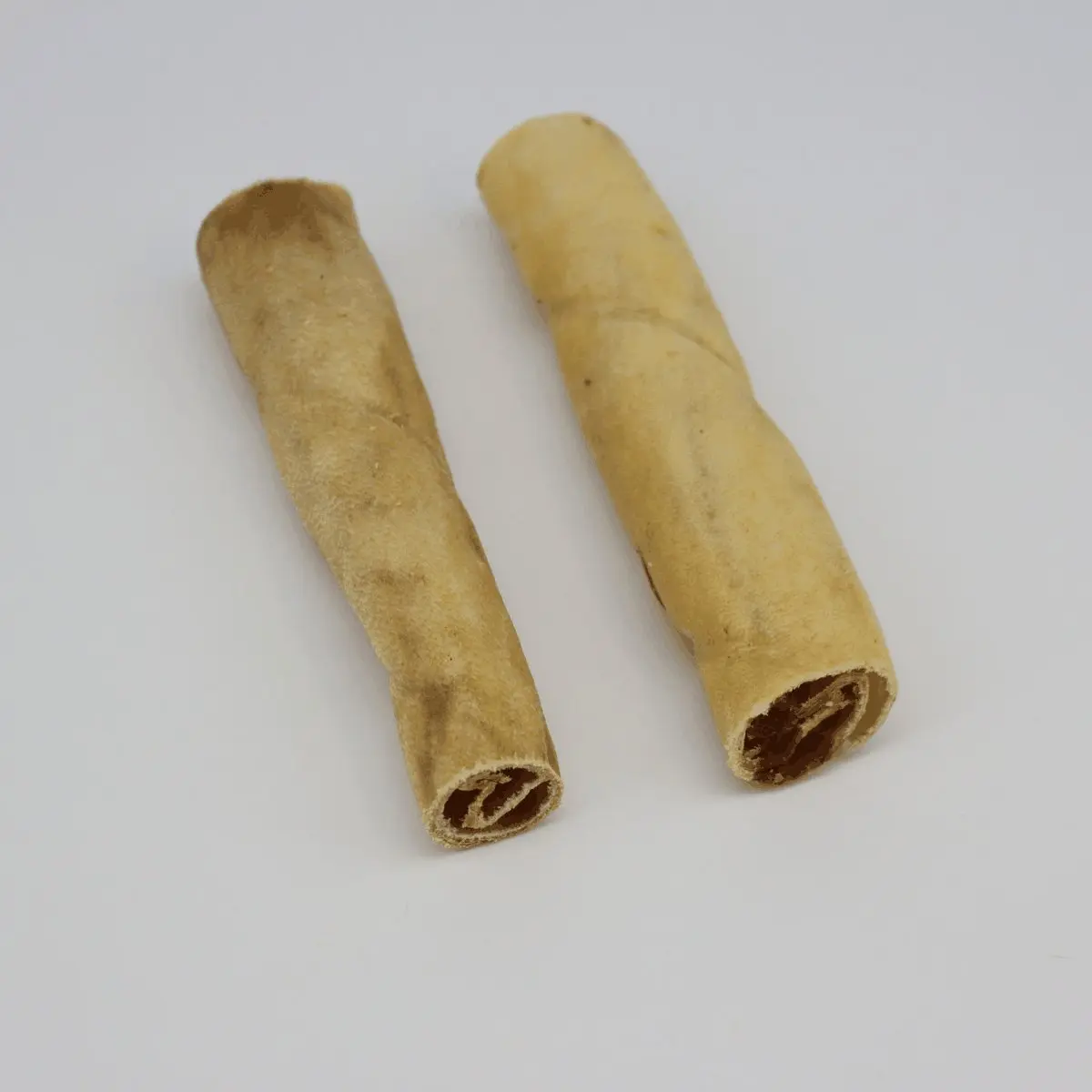 Lamm-Haut gerollt ca. 15 cm – für Hunde mit Lamm, natureDOGproducts