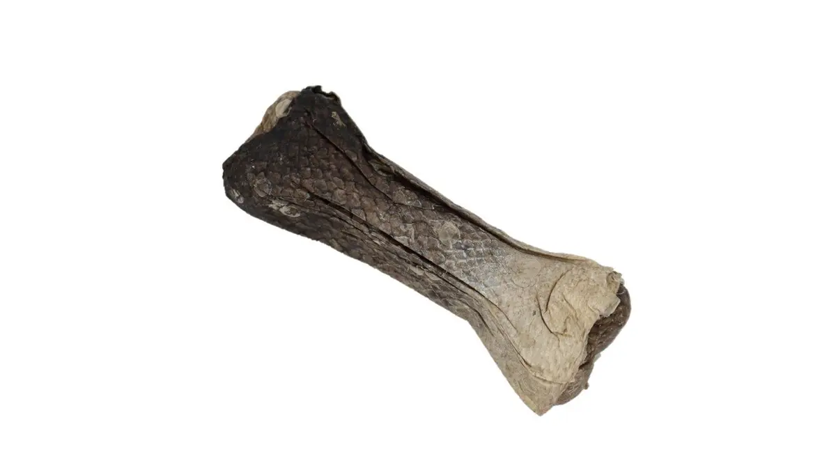 Omega - Lachshaut pur 12 cm (45g) (m. E.) – für Hunde mit Fisch, kauhelden