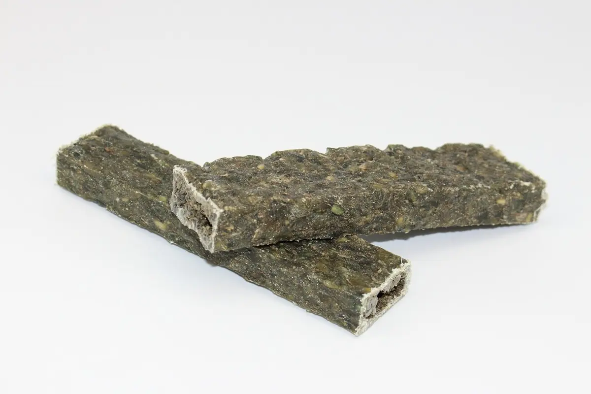 DentalBar - Rinderhaut mit Kräuter Mix 15 cm (60g) (o.E.) – für Hunde mit Rind, kauhelden