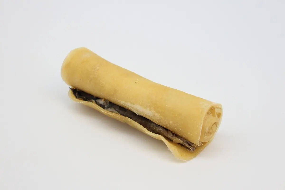 OmegaRoll - Rinderhaut mit Lachs 12 cm (56g), 300 St (o.E.) – für Hunde mit Rind, kauhelden