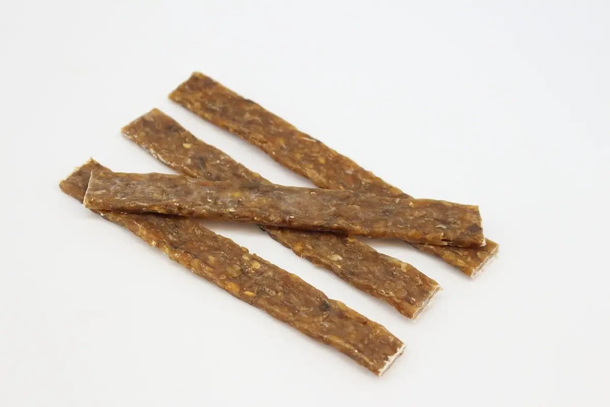 HypoStrip - Pferdehaut pur 12 cm (6g) – für Hunde mit Pferd, kauhelden