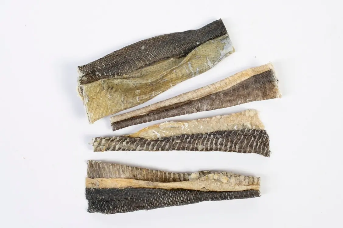 Dorsch-Haut (Kabeljau) Streifen ca. 12-15 cm – für Hunde mit Fisch, natureDOGproducts
