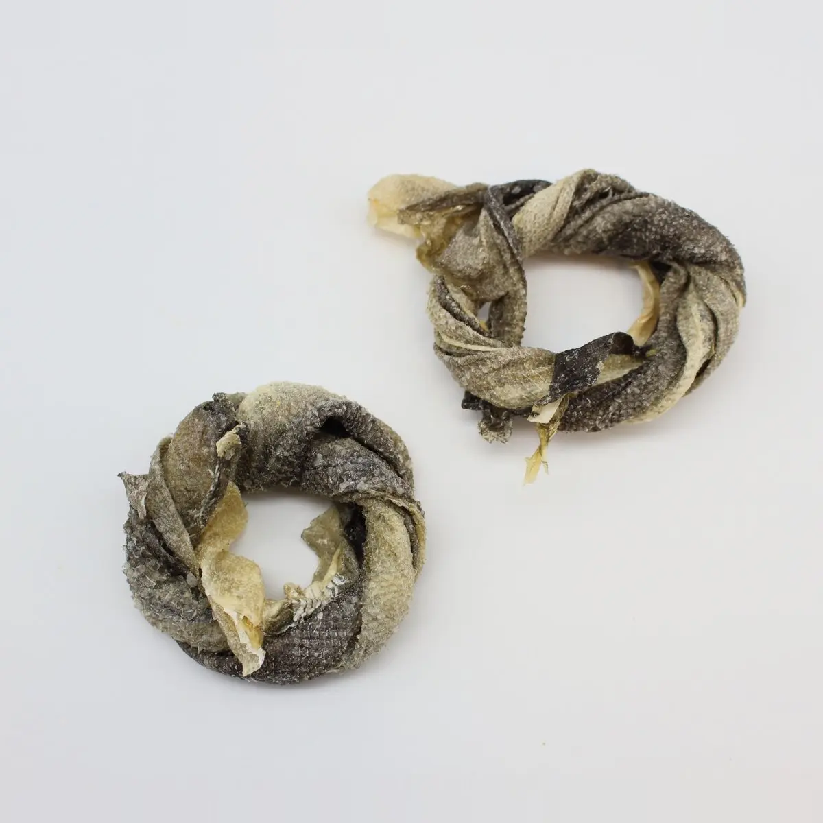Dorsch-Haut Donut (Ring gedreht) Ø ca. 6-8 cm – für Hunde mit Fisch, natureDOGproducts